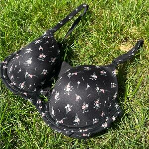 NWOT Victoria’s Secret Body By Victoria Smooth Demi Bra - 32DD